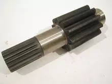 AV104407 Вісь-шестерня зменшення оборотів бортового редуктора Vapormatic H157014 / H141558 H133088