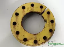 R561560 Ступиця колеса конусная (R243063) John Deere