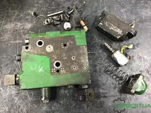 RE580524 Секцiя гідророзподільника (RE588379,RE308338) John Deere