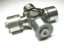 RE65620 Хрестовина переднього моста John Deere AL160516 / AL64127