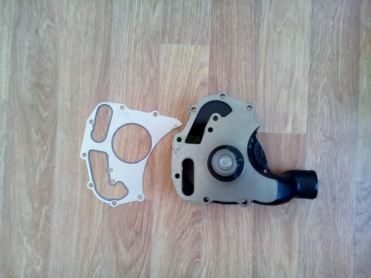 787850 Водяна помпа Manitou