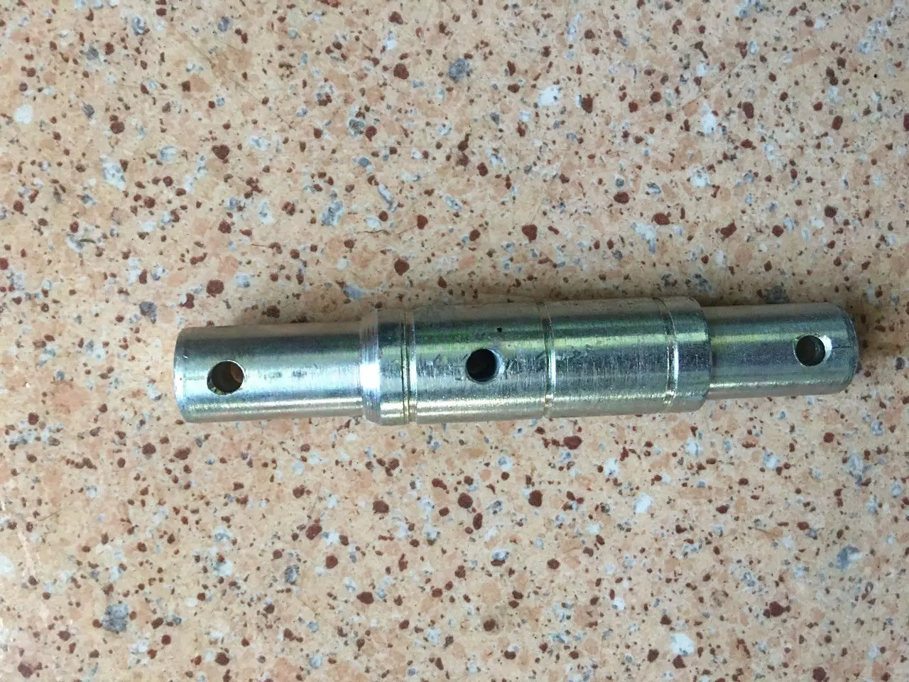 AC820222 Вал приводу висіва 25 x 138 Kverneland