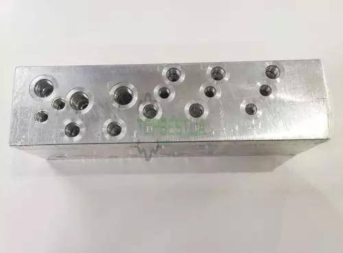 AXE24405 Блок клапанів John Deere