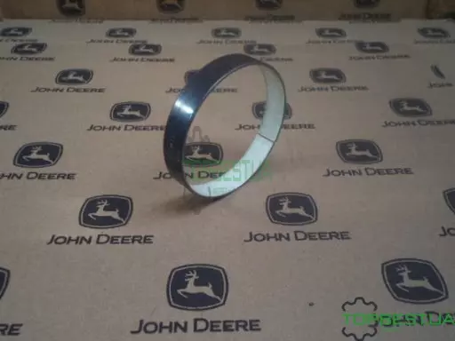 R214121 Втулка John Deere