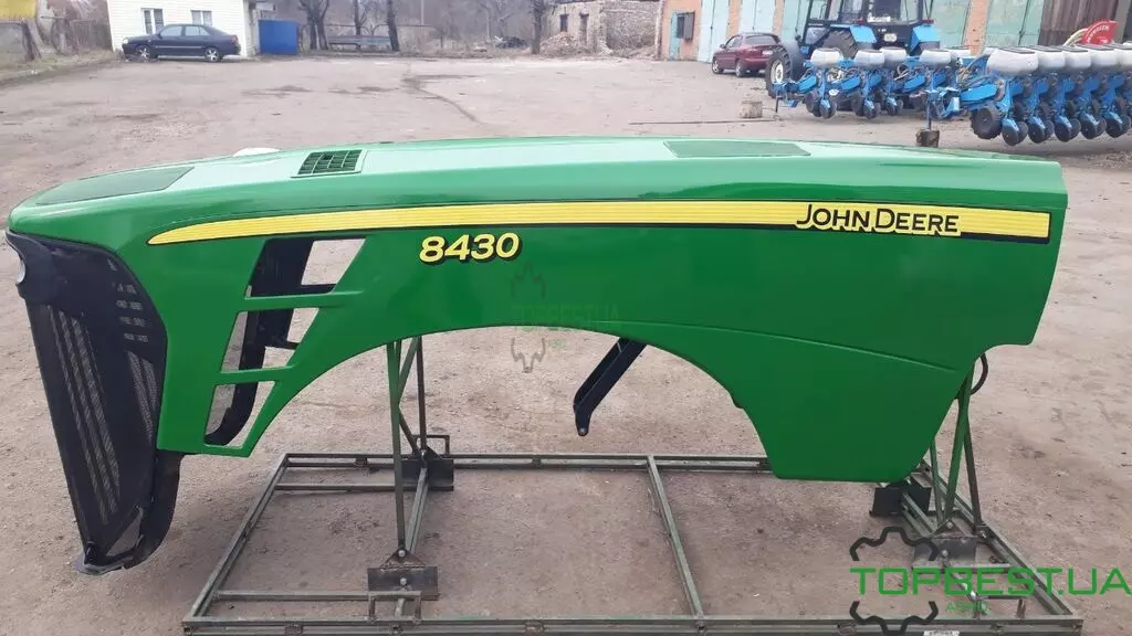 R324488 Боковина капота John Deere