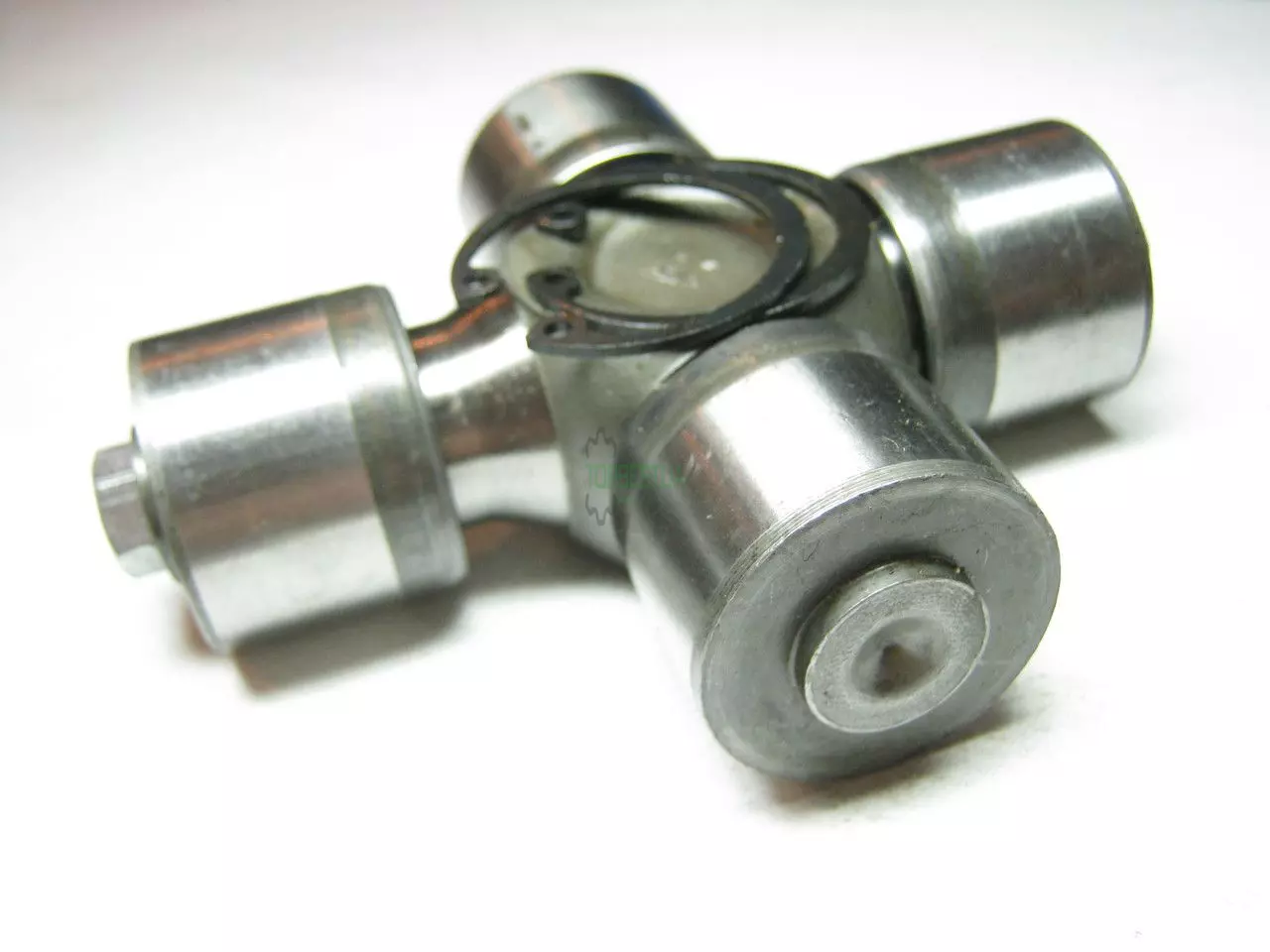 RE65620 Хрестовина переднього моста John Deere AL160516 / AL64127